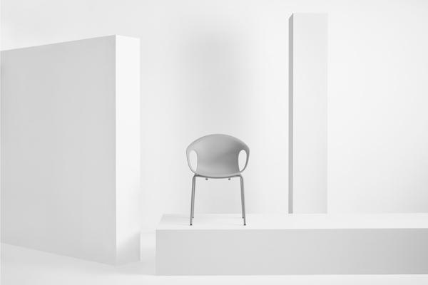 KIN202 - Kin Arm Chair, 4 Leg Frame