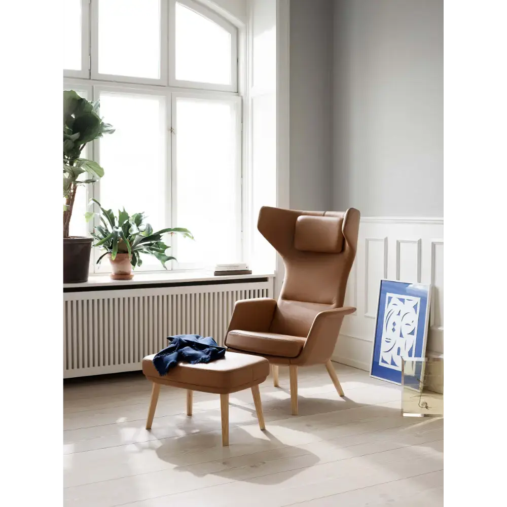 TAR403 Tarry Wing Lounge Chair With Wooden Legs