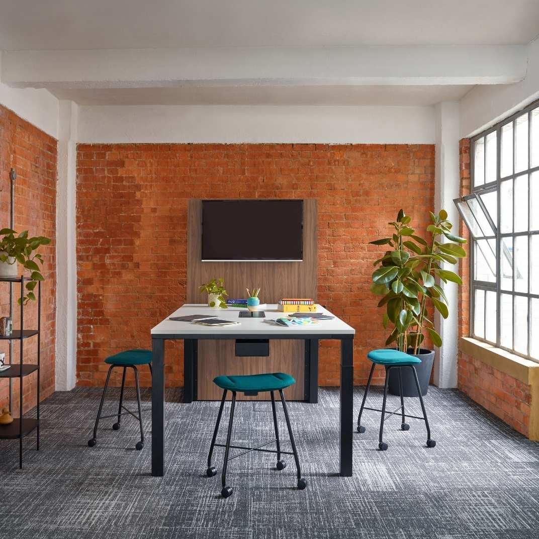 ROM01 ROAM Low Mobile Stool