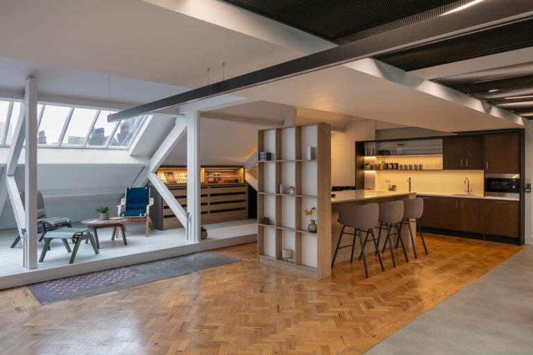 SpaceInvader: Office Design & Furniture